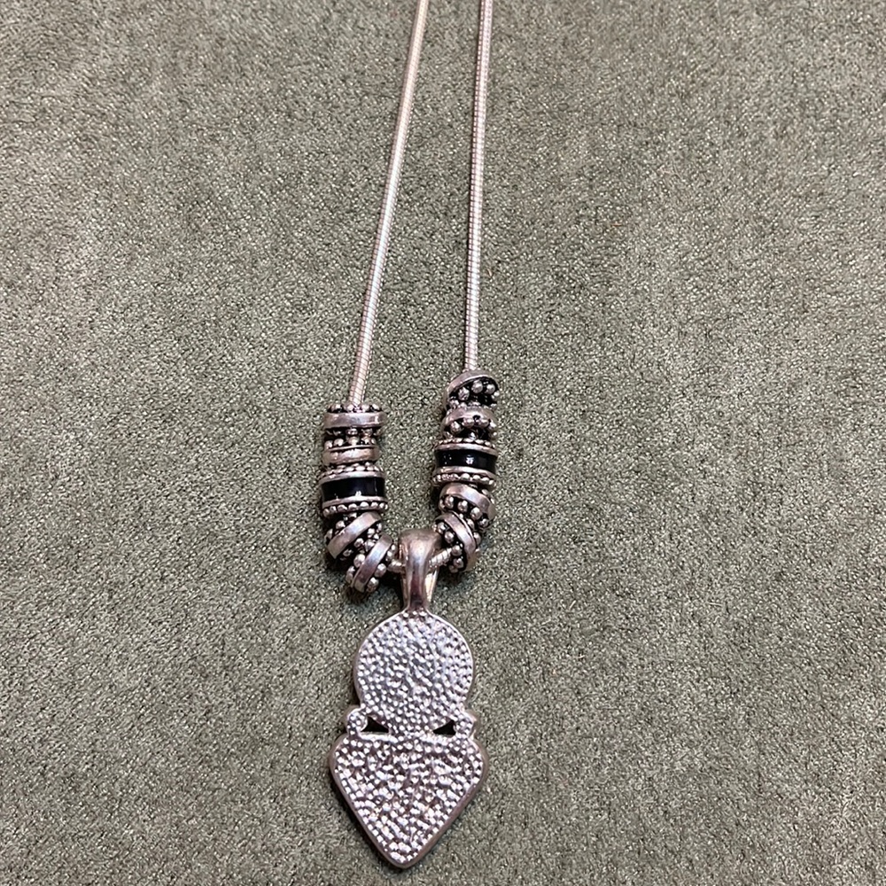 ✨ 3/$15 ✨ Silver Toned Fashion Necklace - Picture 2 of 5